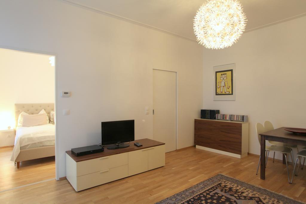Moderne Stadtwohnung Mit Balkon Виена Стая снимка